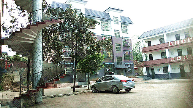 為莘莘學子的安全保駕護航，樹脂瓦當仁不讓